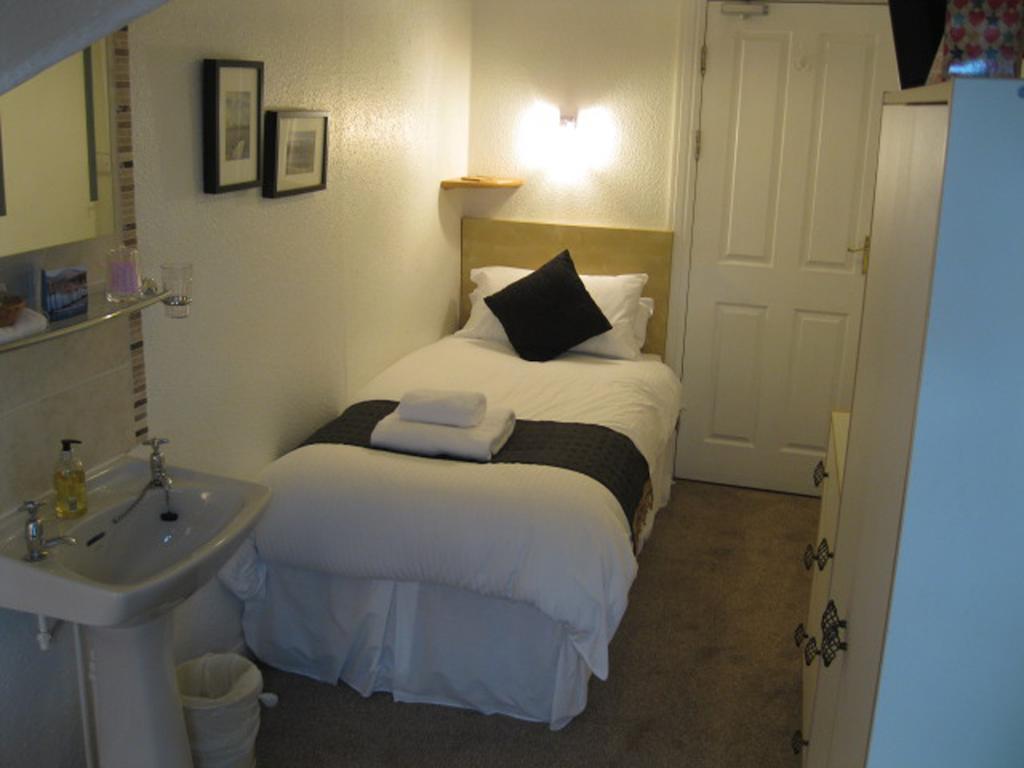 Bed and Breakfast Harvington House à Keswick  Extérieur photo